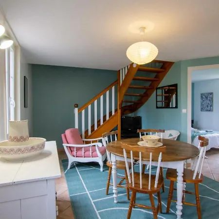 Maison De Charme Proche Centre Avec Jardin, 2 Chambres, Terrasse Et Tout Inclus - Fr-1-616-203 * Брантом
