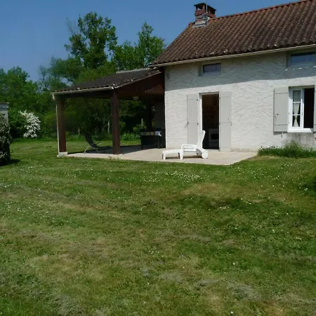 Дом отдыха Maison De Charme Proche Centre Avec Jardin, 2 Chambres, Terrasse Et Tout Inclus - Fr-1-616-203 Брантом